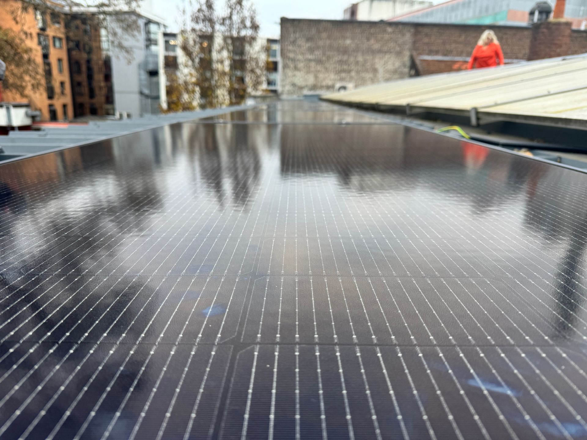 PHOTOVOLTAÏQUE RÉSIDENTIEL — Solution solaire optimisée pour une habitation, offrant une énergie propre et durable, avec une intégration harmonieuse à la toiture.